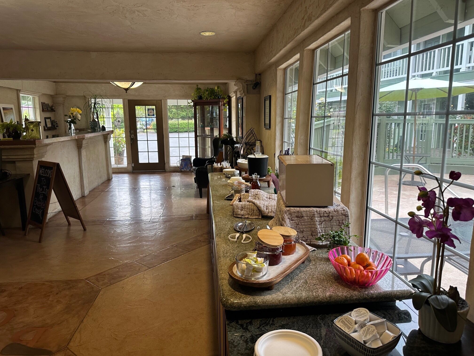 Free daily continental breakfast 