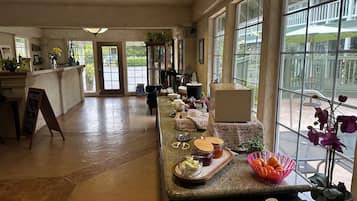 Free daily continental breakfast