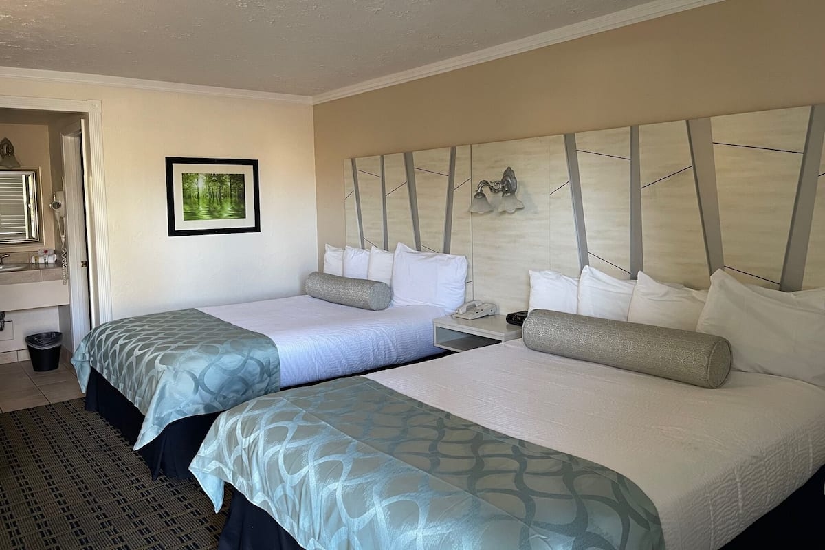 Premium QQ Room Adults Only N/S No Pets