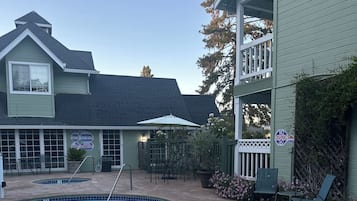 Outdoor pool, pool umbrellas, sun loungers