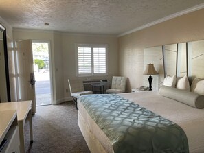 Deluxe Room, 1 King Bed, Non Smoking (Adults only, No Pets) | Hypo-allergenic bedding, memory foam beds, desk, laptop workspace