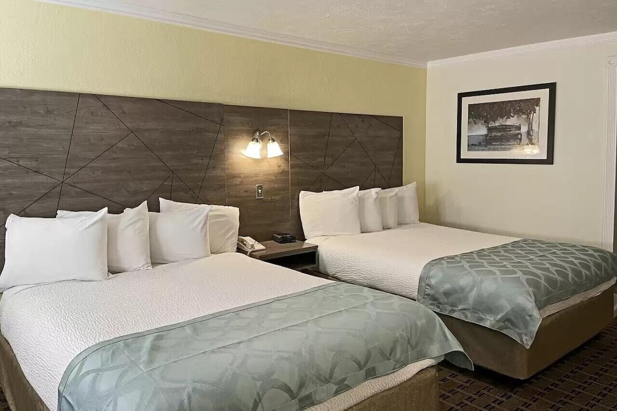 Traditional Double Room | Hypo-allergenic bedding, memory foam beds, desk, laptop workspace