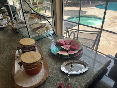 Free daily continental breakfast