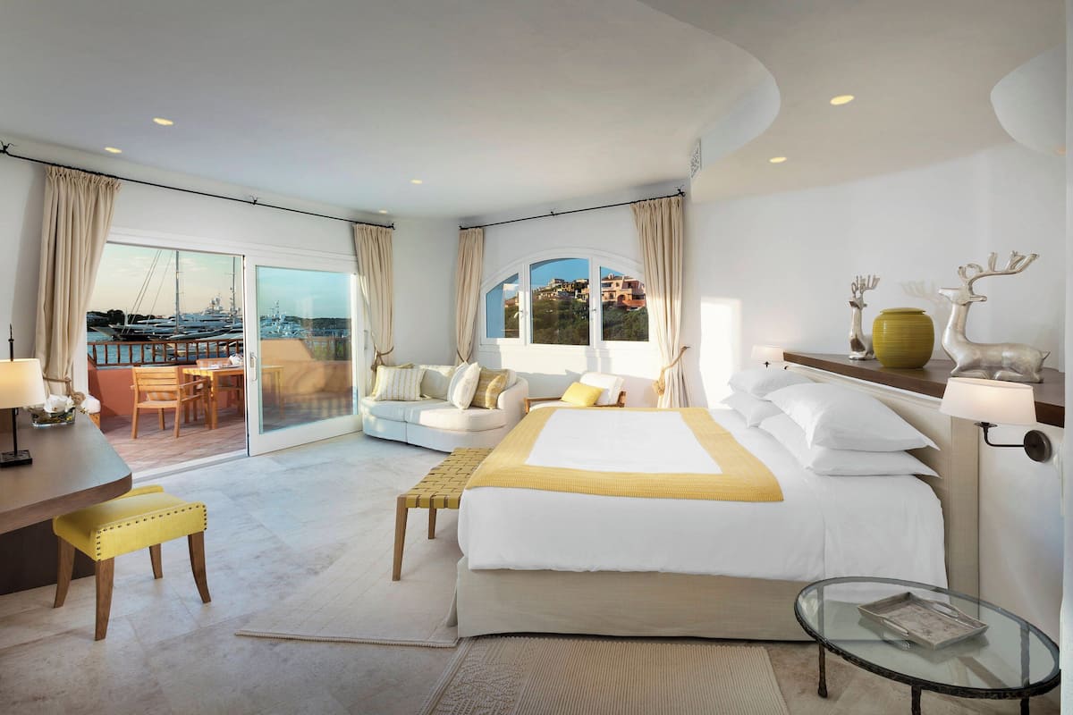 presidential suite, 2 bedrooms, balcony, sea view | 1 bedroom, egyptian cotton sheets, premium bedding, minibar