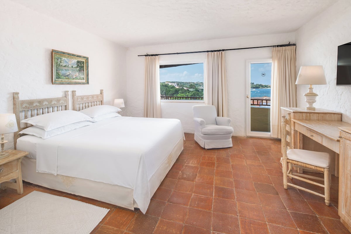 Premium Room, 1 King Bed, Non Smoking, Marina View (Terrace)