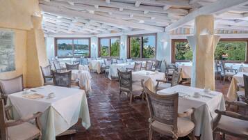 Café da manhã com buffet grátis todos os dias