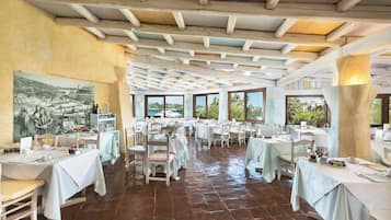Café da manhã com buffet grátis todos os dias