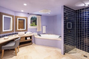 Premium-sviitti, 1 suuri parisänky, näköala venesatamaan (Terrace) | Kylpyhuone | Hiustenkuivaaja, kylpytakit, tohvelit, bidee