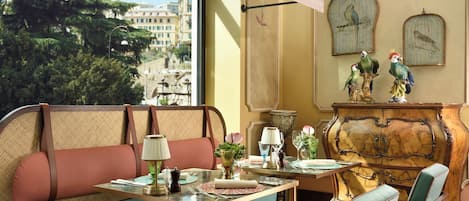 Breakfast and dinner served