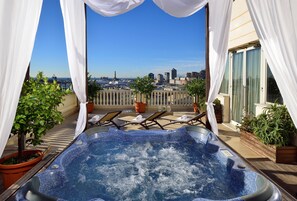 Outdoor spa tub - Grand Hotel Savoia Genova, Curio Collection by Hilton (Genoa)