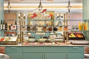 Desayuno de cocina local (EUR 20 por persona)