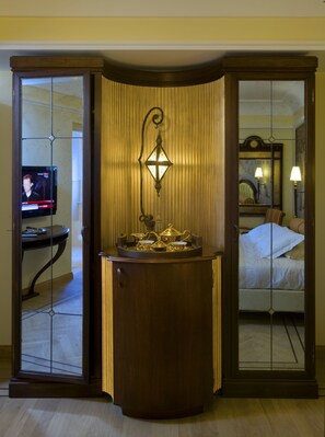 Ropa de cama de alta calidad, edredón y minibar 