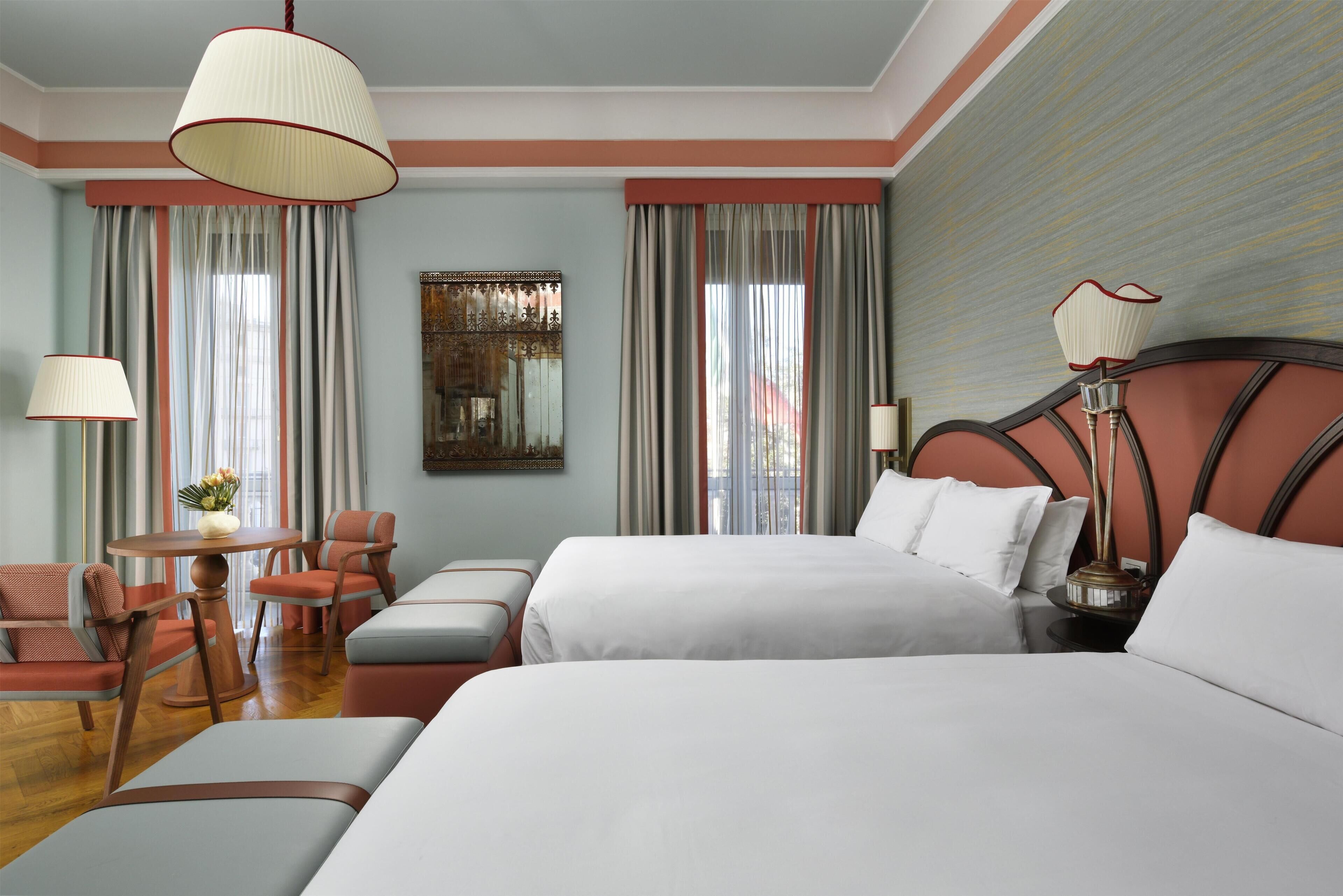 Deluxe kamer, 2 queensize bedden | Luxe beddengoed, donsdekens, een minibar, een kluis op de kamer