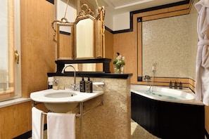 Suite, 1 King-Bett (Savoia) | Badezimmer
