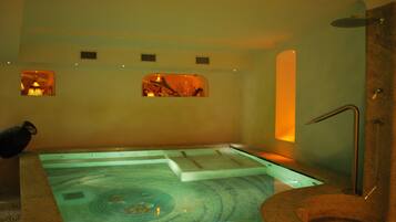 Indoor spa tub