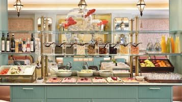 Petit déjeuner composé de spécialités régionales (20 EUR par personne)