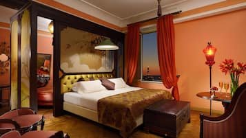 Suite, 1 kingsize bed (Secret) | Luxe beddengoed, donsdekens, een minibar, een kluis op de kamer