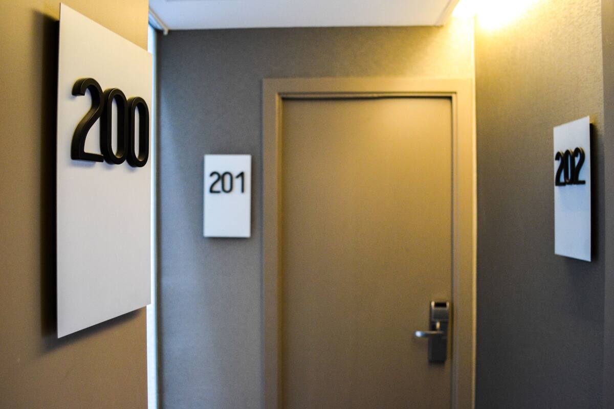 Familiesuite, rom vegg-i-vegg | Sengetøy i egyptisk bomull, dundyner, minibar og safe på rommet