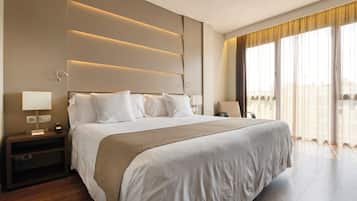 Junior-Suite | 1 Schlafzimmer, Bettwäsche aus ägyptischer Baumwolle, Daunenbettdecken