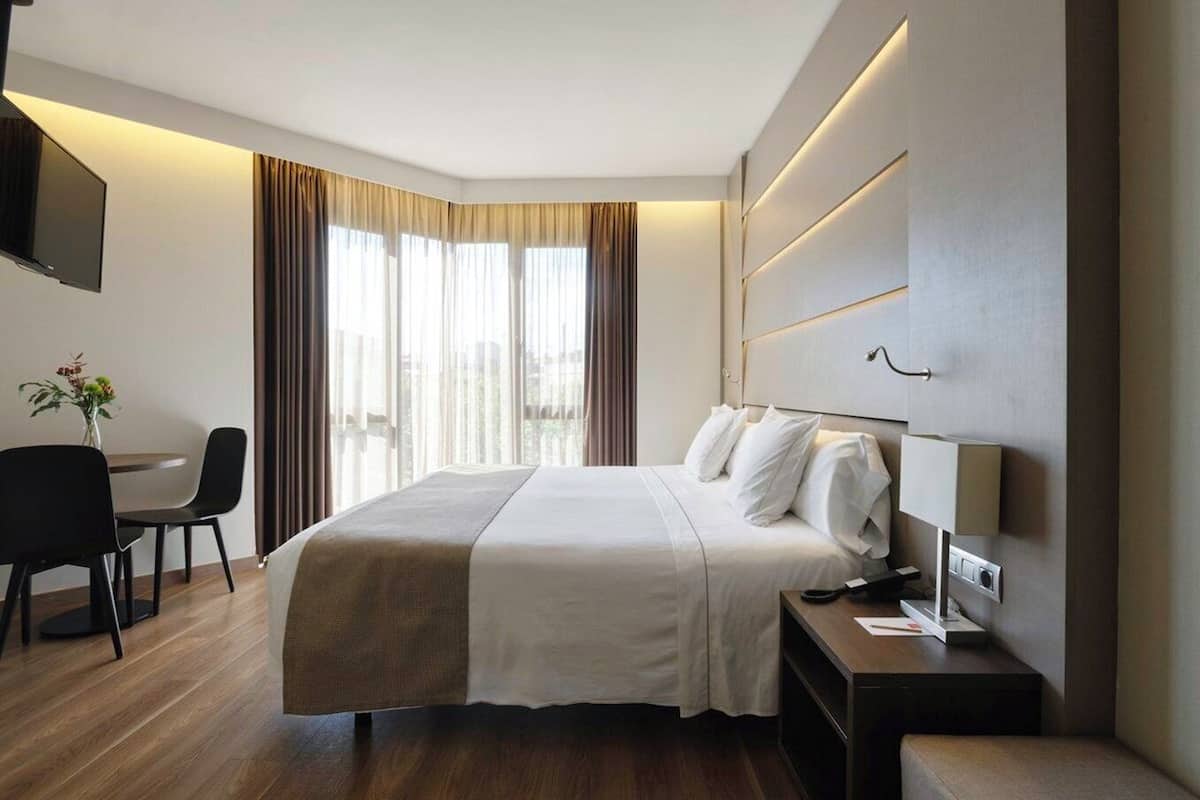 Superior Room | 1 bedroom, Egyptian cotton sheets, down comforters, minibar