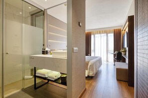Superior-Zimmer | Bettwäsche aus ägyptischer Baumwolle, Daunenbettdecken, Minibar