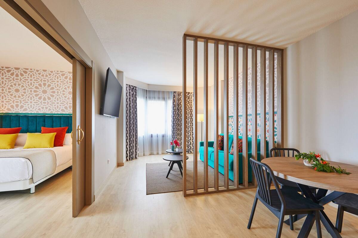 Grand Suite | Premium bedding, down comforters, pillowtop beds, minibar