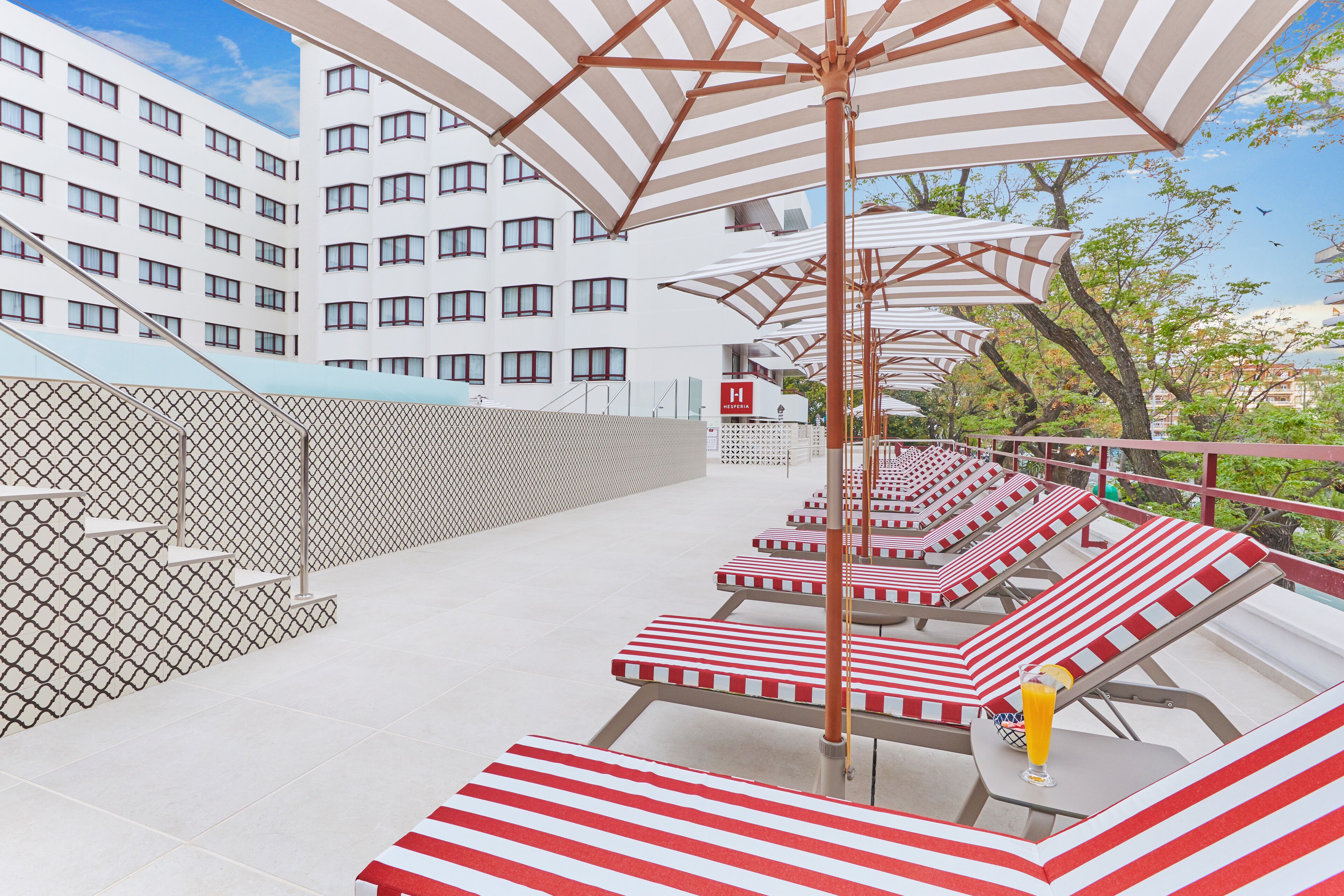 Een seizoensgebonden buitenzwembad