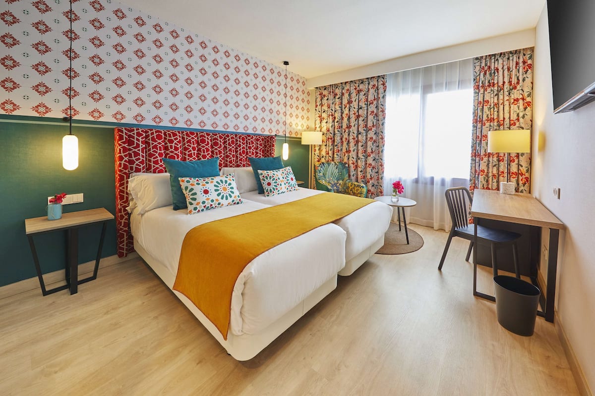 1 bedroom, premium bedding, down comforters, pillowtop beds