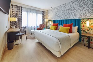 Premium bedding, down comforters, pillowtop beds, minibar - Hesperia Sevilla (Seville)