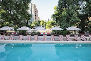 Piscine extérieure (ouverte en saison)