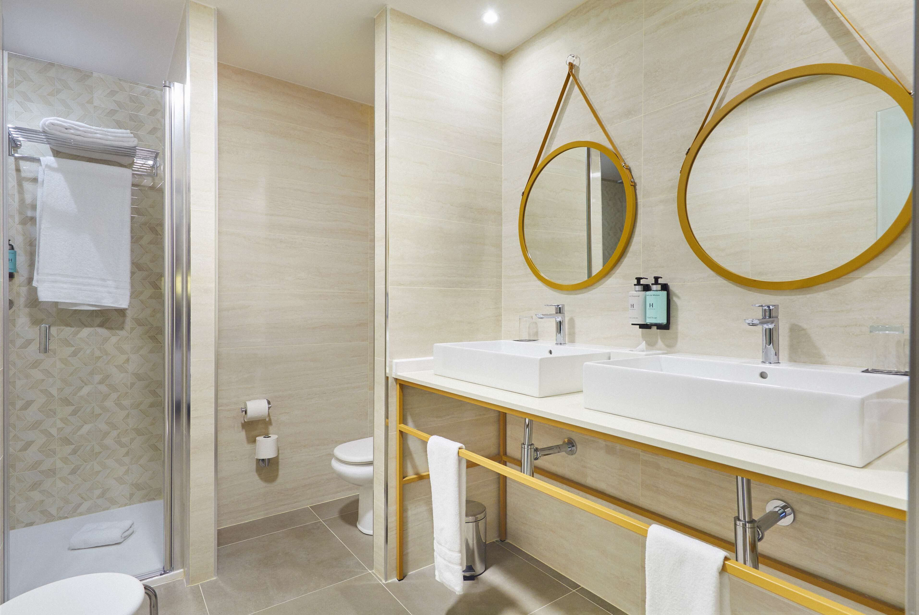 superior suite, terrace | bathroom | bathtub, free toiletries, hair dryer, bidet