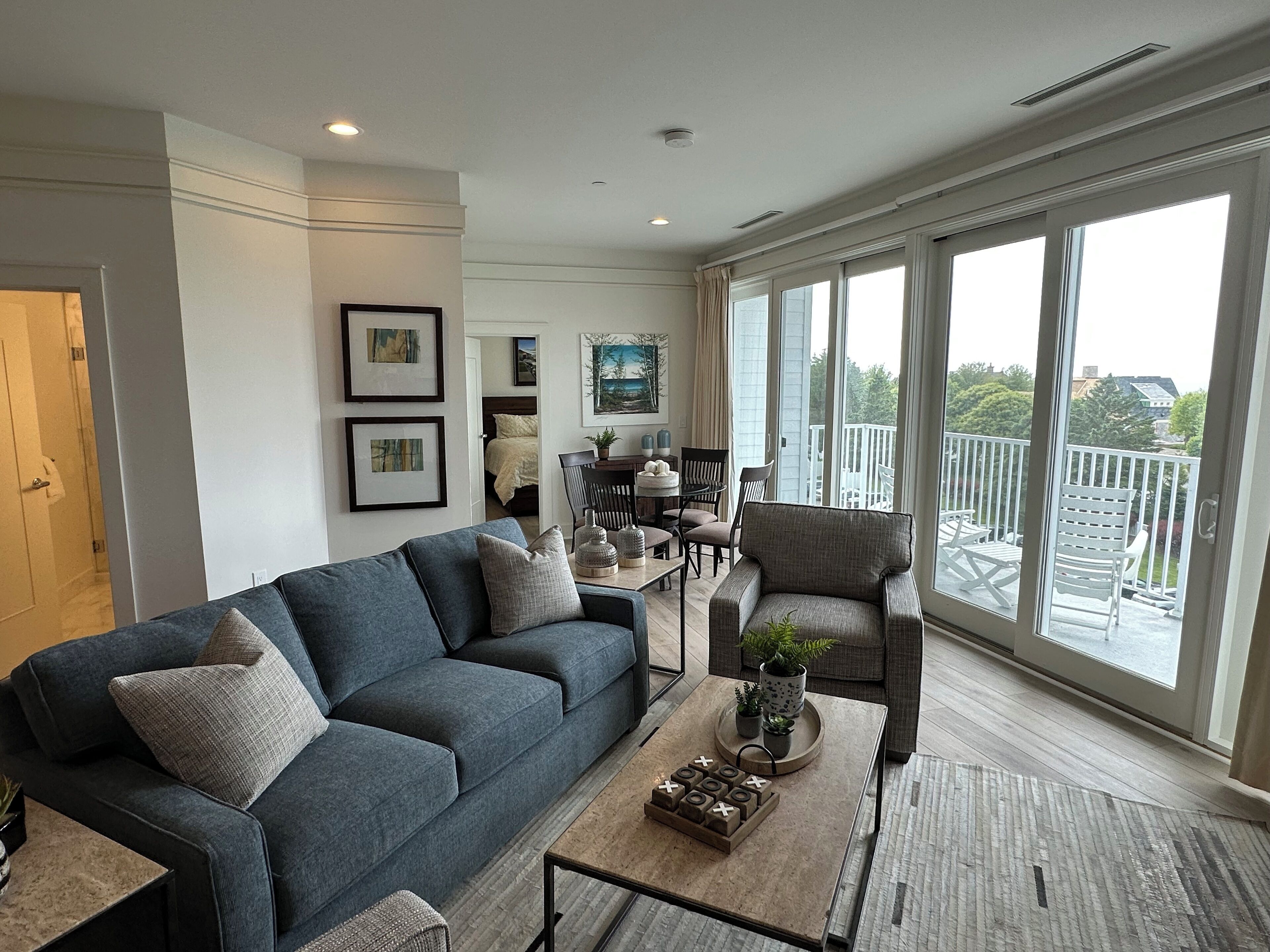 maritime deluxe suite lakeview | living area | flat-screen tv, fireplace