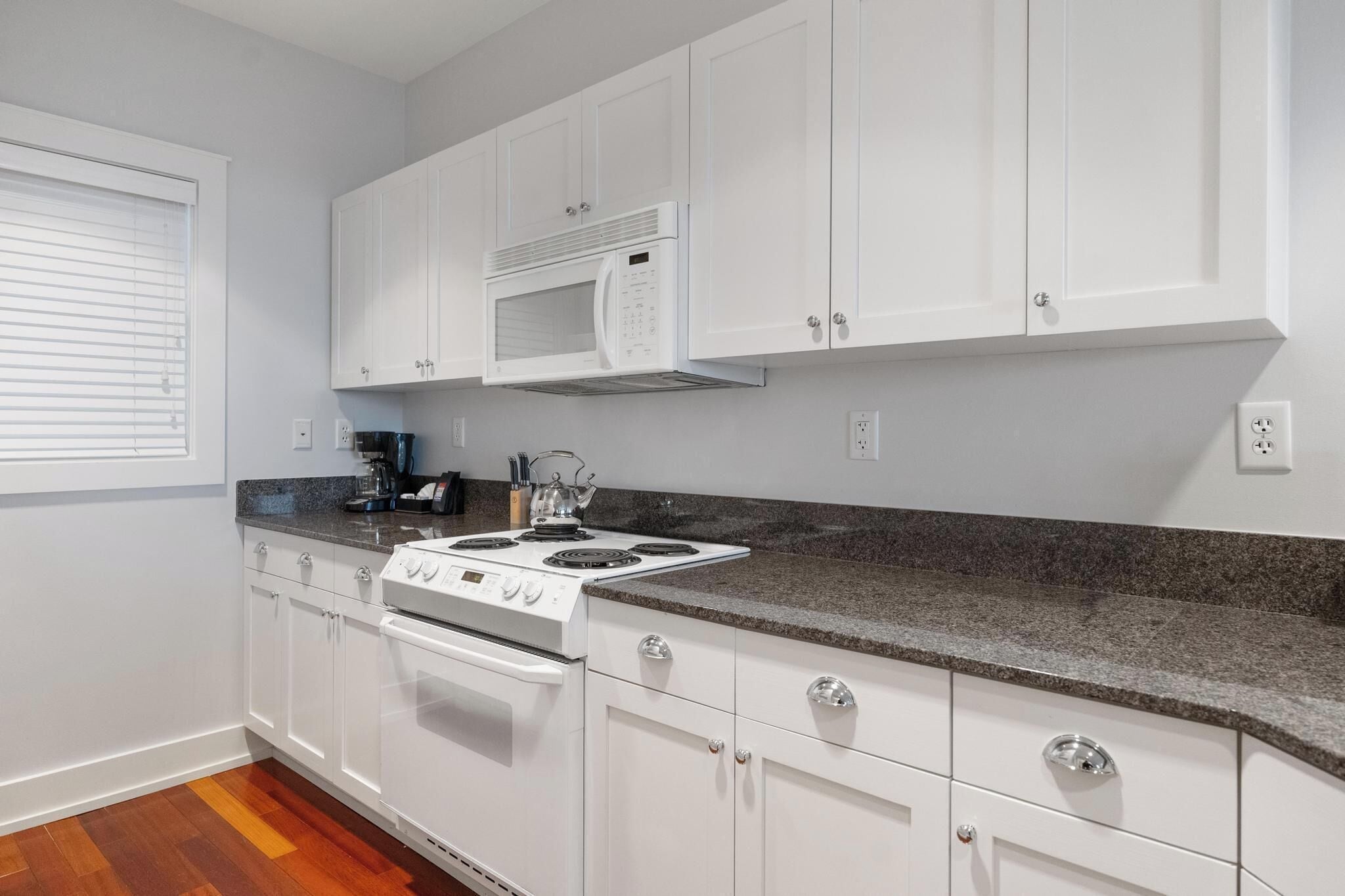maritime suite | private kitchen | full-sized fridge, microwave, stovetop, dishwasher