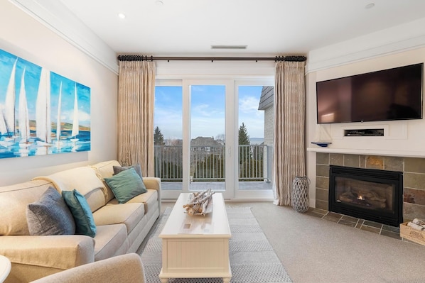 Suite Standard, 1 chambre | Aire de séjour | Téléviseur à écran plat, foyer