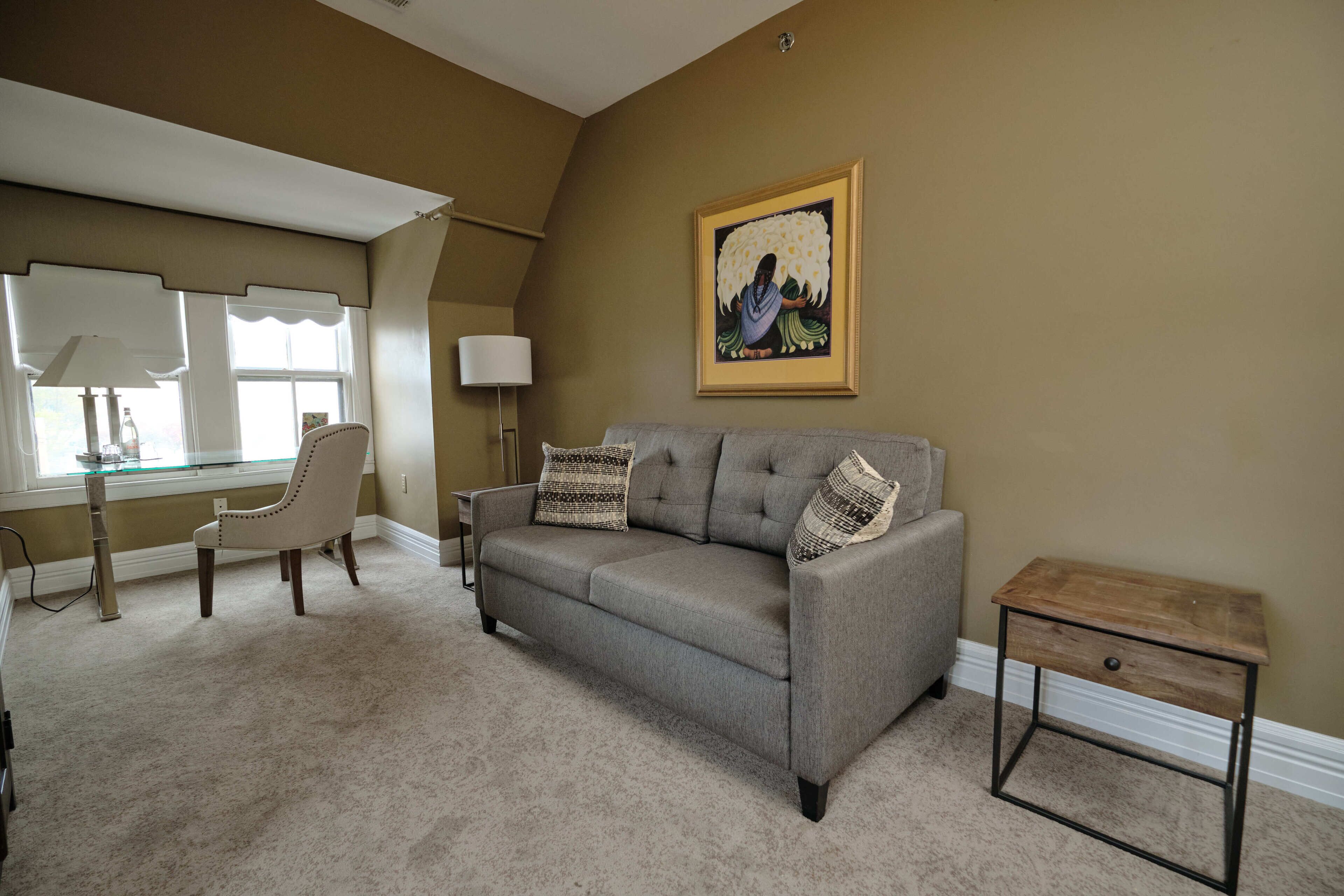 Grand-Studiosuite, 1 Queen-Bett und Schlafsofa | Hochwertige Bettwaren, individuell dekoriert, individuell eingerichtet