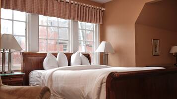 Smith Carriage House Suite | 1 bedroom, premium bedding, individually decorated