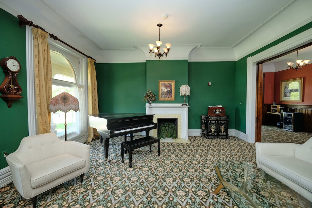 The Inn on Ferry Street by null