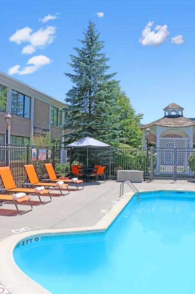 Ethan Allen Hotel