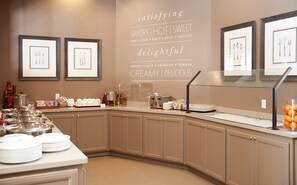 Dinner served - Ethan Allen Hotel (Danbury)
