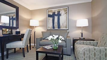 Suite, Hewan Peliharaan Dilarang (Double) | Tempat tidur Select Comfort, brankas, dan didekorasi berbeda-beda