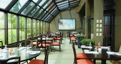 Ethan Allen Hotel