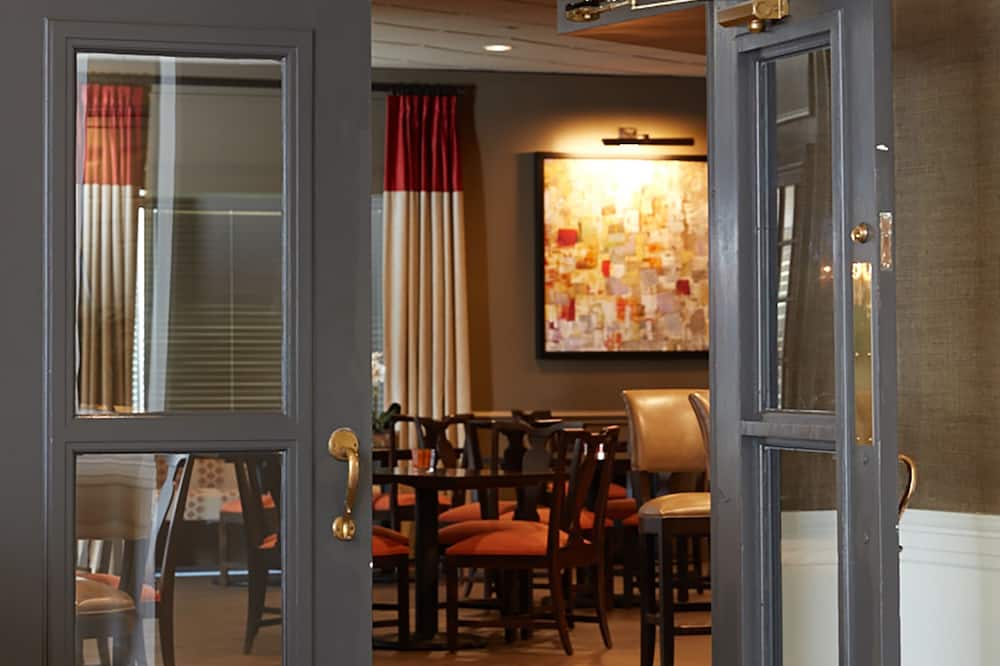 Ethan Allen Hotel