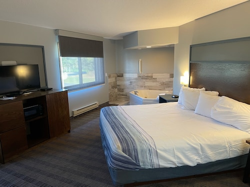 AmericInn by Wyndham Ladysmith