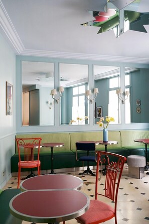 Daily buffet breakfast for a fee - Hôtel Beauregard  (Paris)