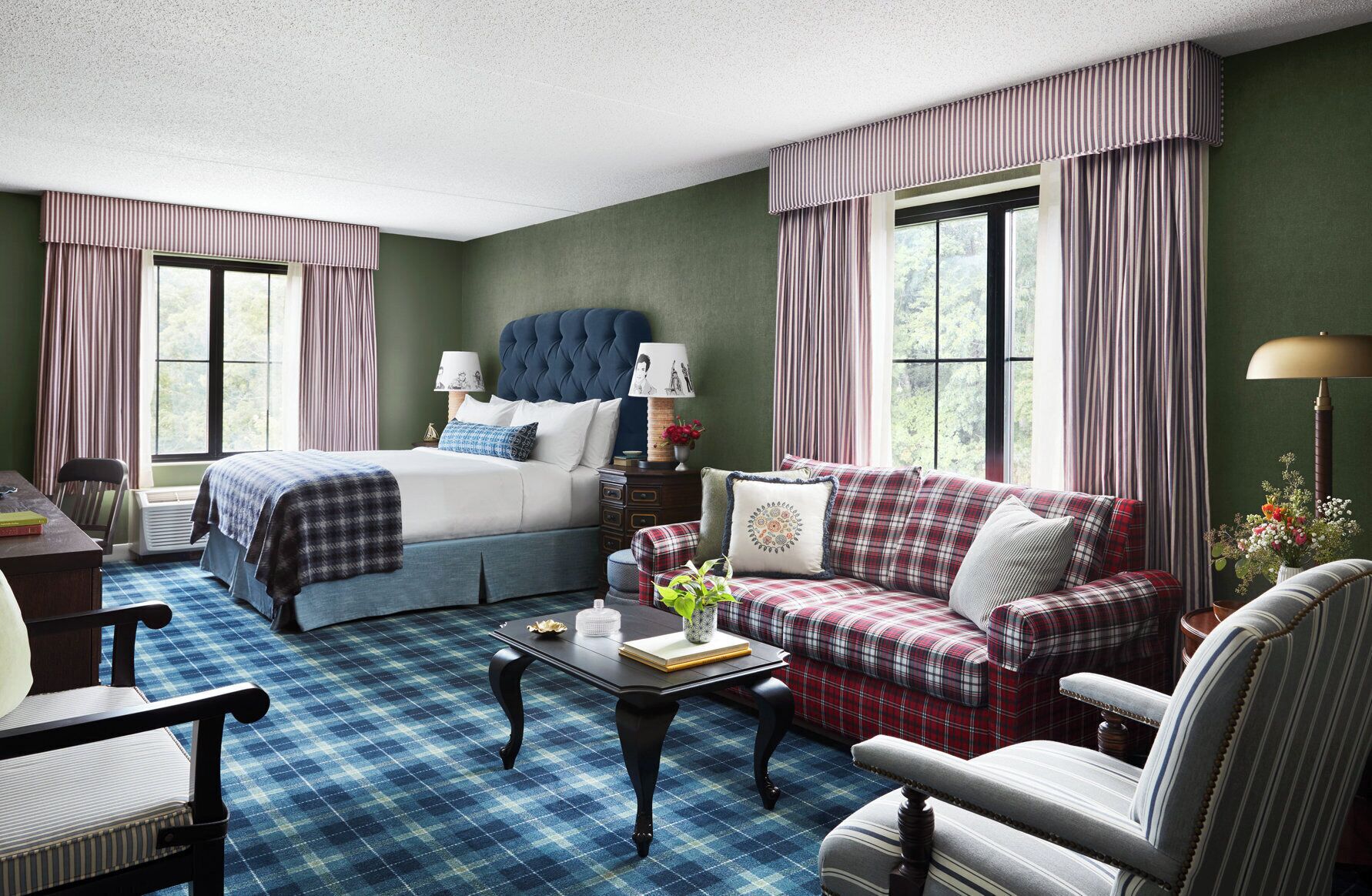 Pillowtop beds, in-room safe, desk, blackout drapes