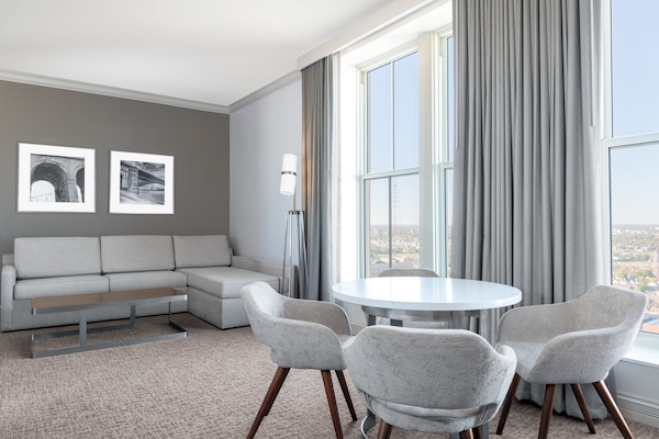 Suite, 1 Bedroom, City View | Living room