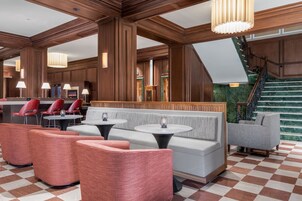 Breakfast, lunch, dinner served; Regional cuisine 