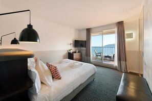 Junior Suite, 1 Queen Bed, Balcony, Sea View (with Sofabed) | Minibar, in-room safe, desk, iron/ironing board - Best Western Plus La Corniche (Toulon)