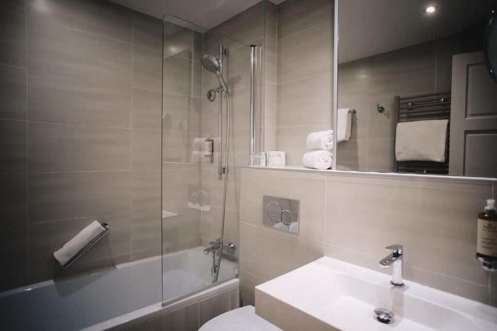 superior room, 1 king bed, non smoking (twin bed on request) | bathroom | bathtub, hair dryer, towels