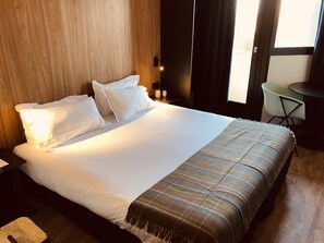 Executive Room, 1 Queen Bed, Non Smoking | Premium bedding, desk, soundproofing, free cots/infant beds - Best Western Bridge Hotel Lyon East (Jons)